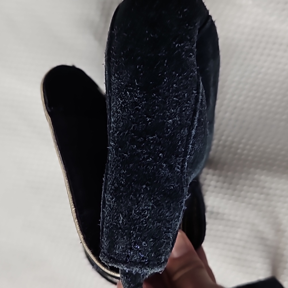 PETITE MENDIGOTE NAVY SUEDE CROSSBODY BAG - Picture 7 of 8